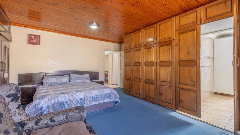 4 Bedroom Property for Sale in Cravenby Western Cape